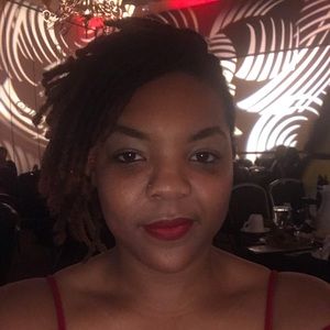 Meet your Posher, Kendra